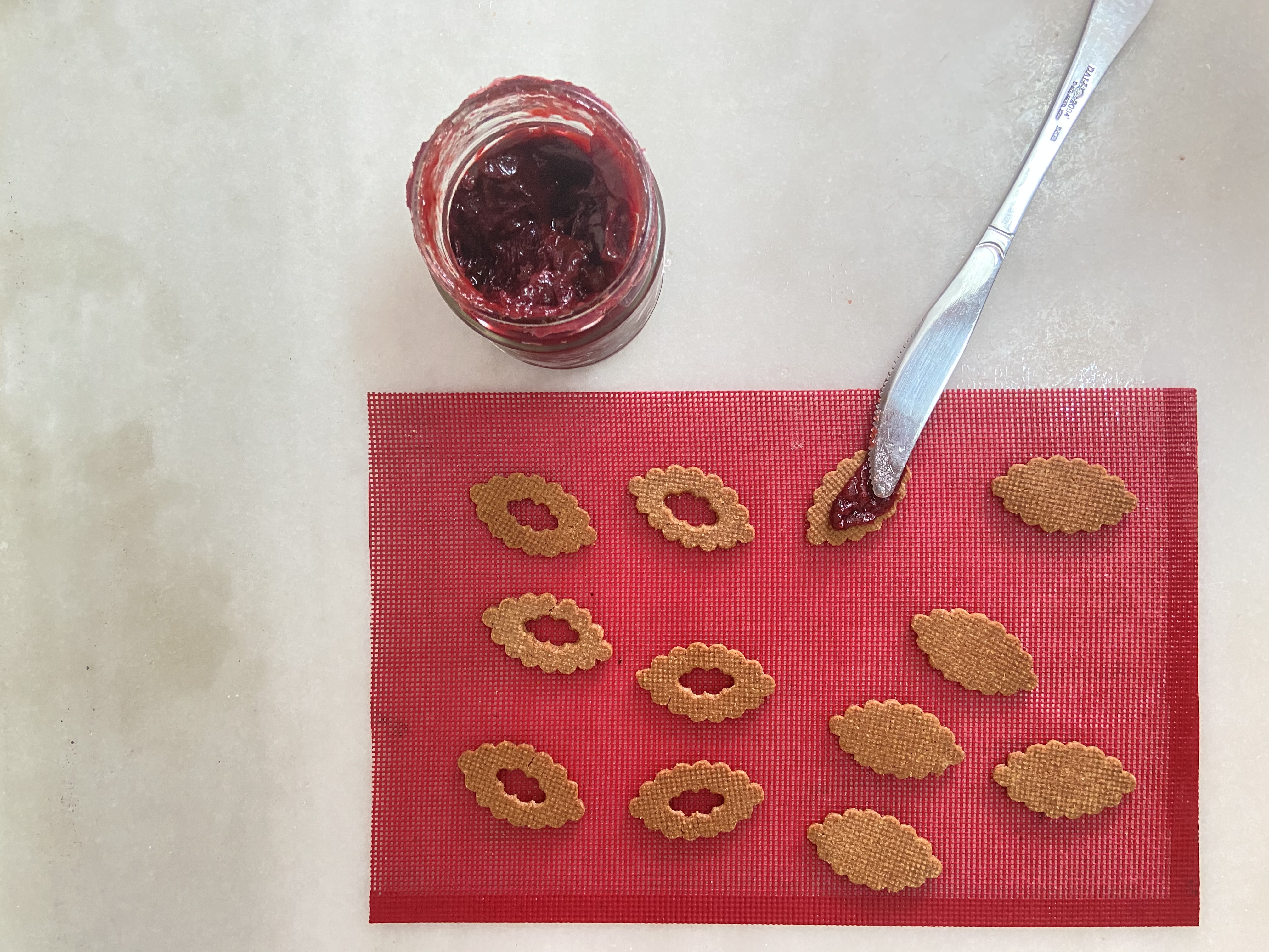 Fotografía de: Aprende a hacer galletas linzer, una de las recetas del Diploma en Pastelería Gastronómica del CETT-UB | CETT